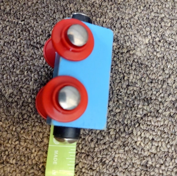 Wooden magnetic train, caboose, and four green trees lot - Picture 16 of 16